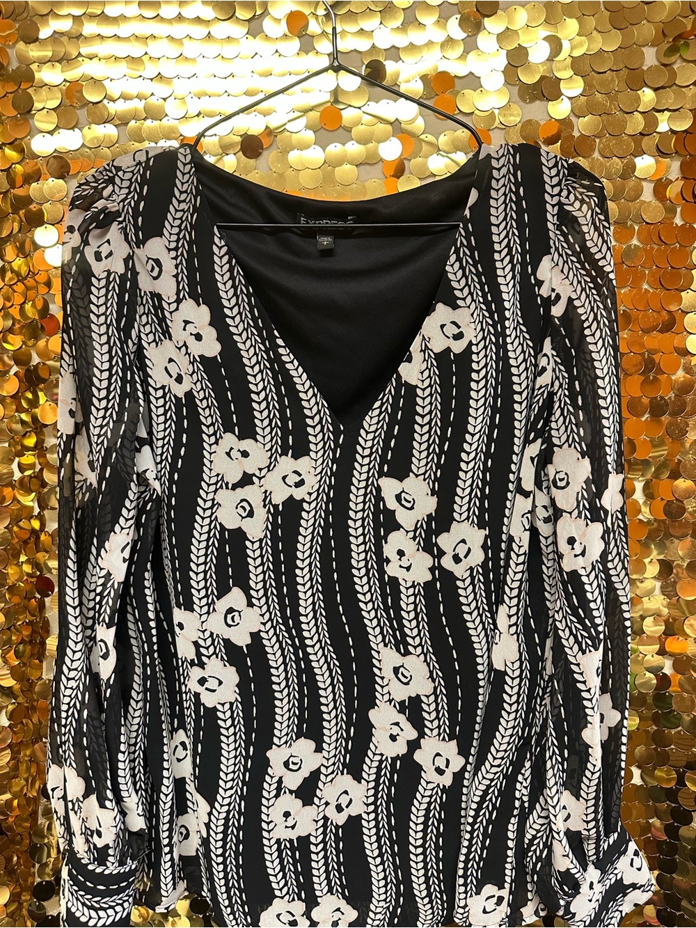 Express Black & White Floral V-Neck Blouse
